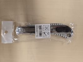 Neues, scharfes Cutter-Messer, ideal für Bastelarbeiten!