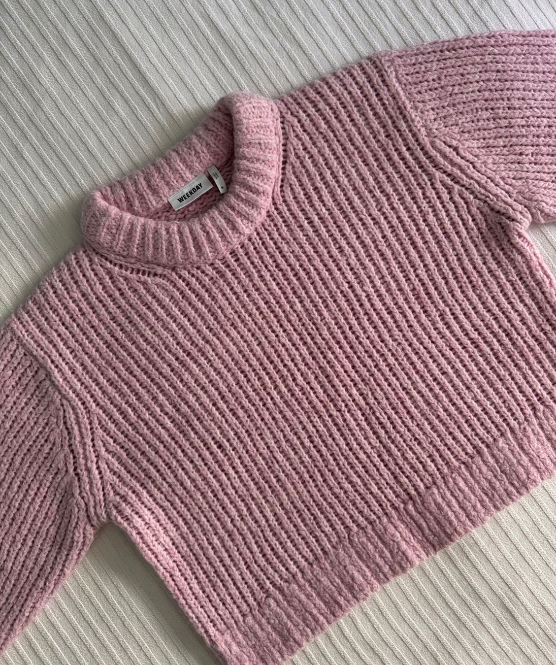 Weekday Pullover & Sweatshirts: Cozy Rosa Pullover – Gebraucht aus Dübendorf von kat_v59k 1
