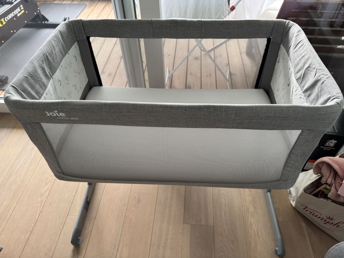 Lits: Joie Roomie Glide Beistellbett grau – D'occasion à Küsnacht ZH par zab_lkd5 1