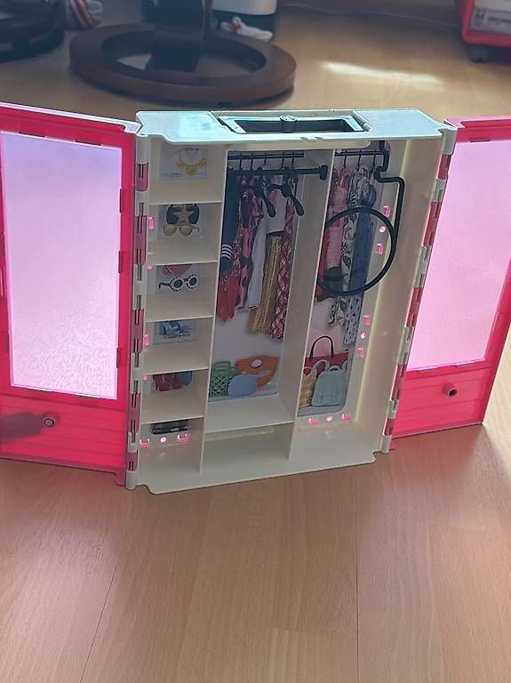 : Barbie Kleiderschrank  – Usato da Möhlin venduto da bat_29ql