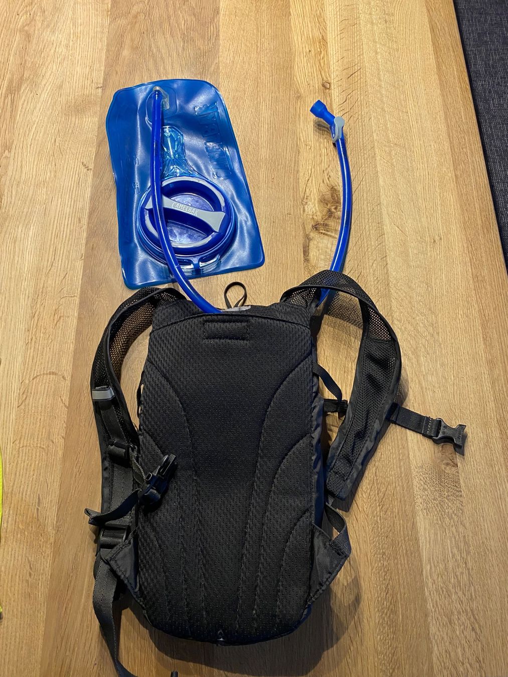 Camelbak Borse & Zaini: Camelbak Kinder Trinkrucksack Mini Mule 1,5L – Usato da Gipf-Oberfrick venduto da Retost1 1