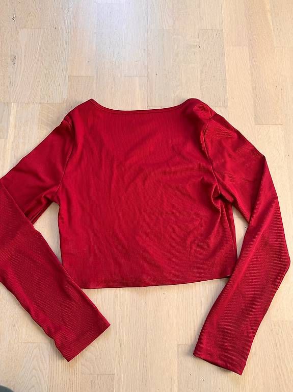 T-Shirts: Rotes Longsleeve – Neu (gemäss Beschreibung) aus Arlesheim von dan_vv9f 1