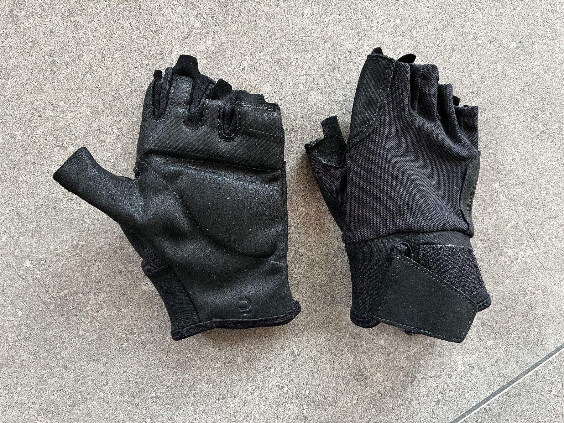 Decathlon Guanti & manicotti: Gants renforcés Taille S-M – Nuovo (secondo la descrizione) da Corcelles-près-Payerne venduto da CyndelleMaiwen