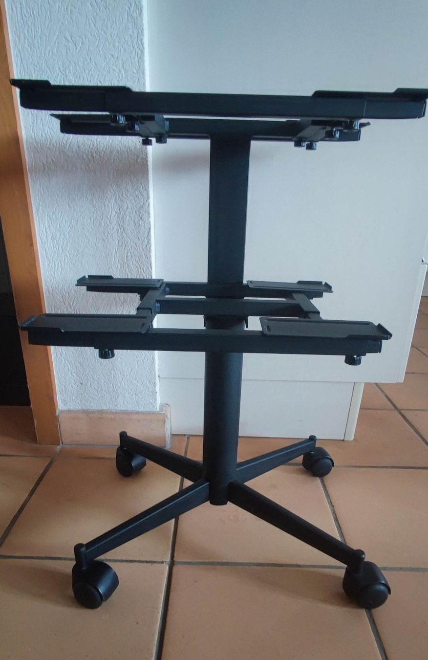 Mobili TV: Meuble Tv / HIFI réglable – Usato da Le Mouret venduto da Serarien