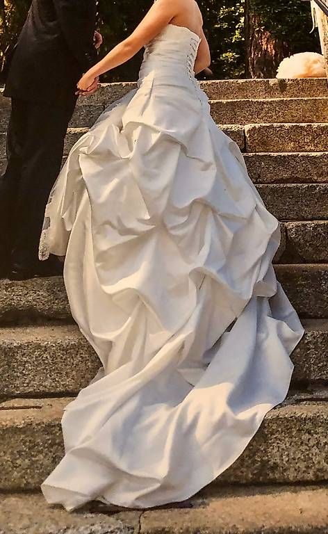 Kleider: Wunderschönes Hochzeitskleid mit Spitze – Gebraucht aus Luzern von bar_8lqm 1