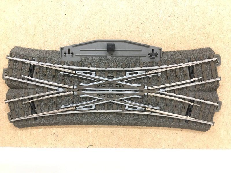 Märklin Modelleisenbahnen: Märklin H0 C-Gleis Kreuzung mit Antrieb und Decoder – Gebraucht aus Büsserach von ModellbahnDepot 1