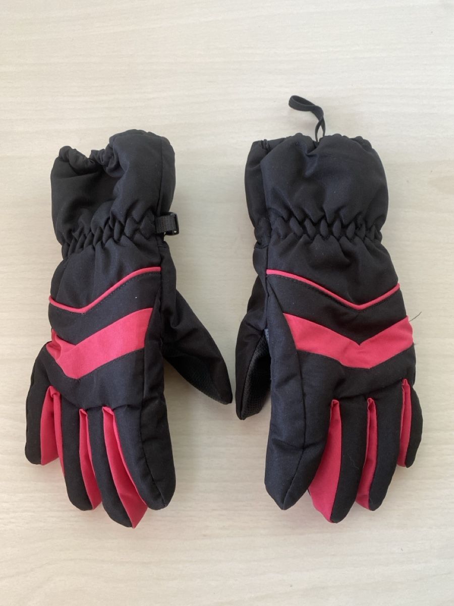 Skis: Skihandschuhe Alter ca 6 Jahre – Gebraucht aus Pfäffikon SZ von Anita8808
