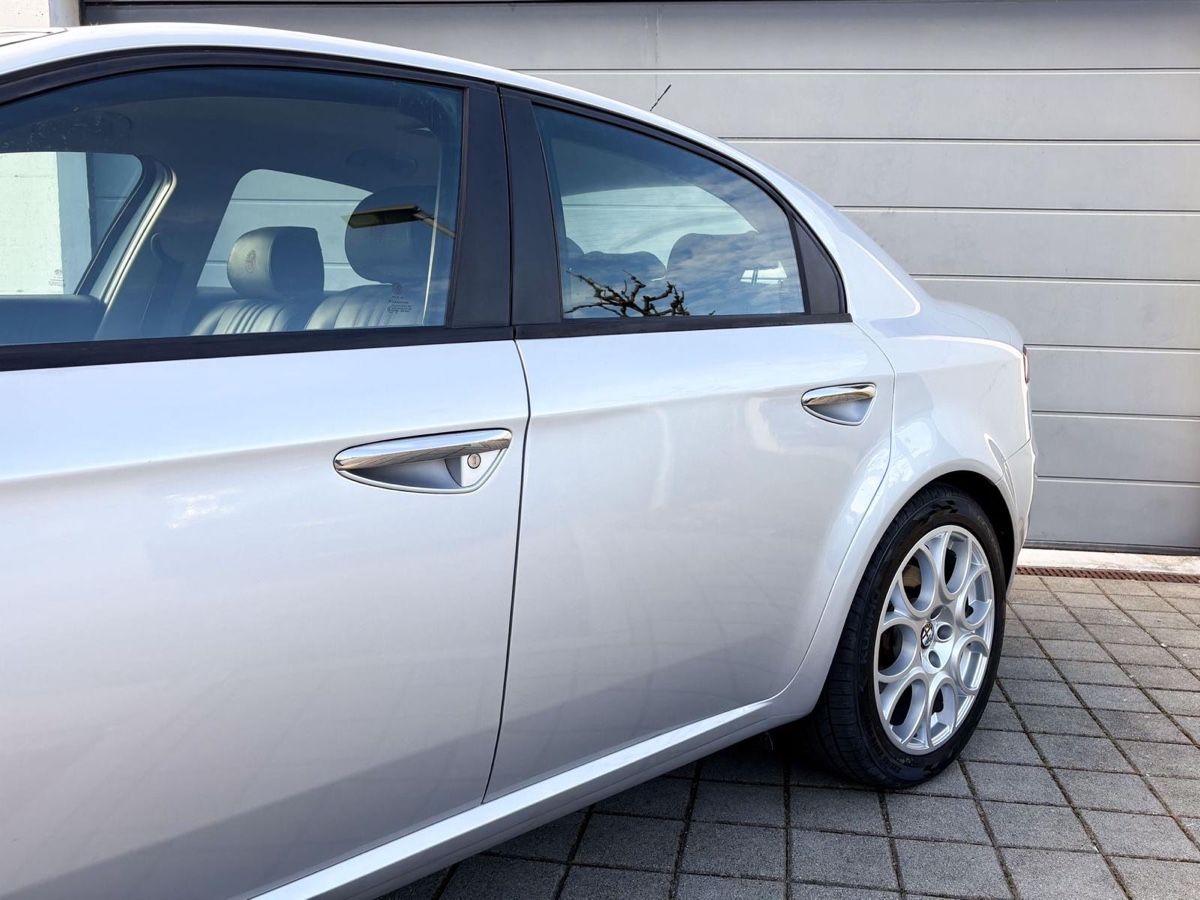 Alfa Romeo Automobili: Alfa Romeo 159 3.2 JTS Q4  – Usato da Posieux venduto da li8_5j5h 2