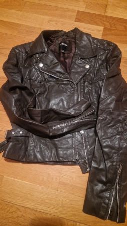Dunkelbraune Lederjacke Gr. 38 Nieten Dekor Übergangsjacke