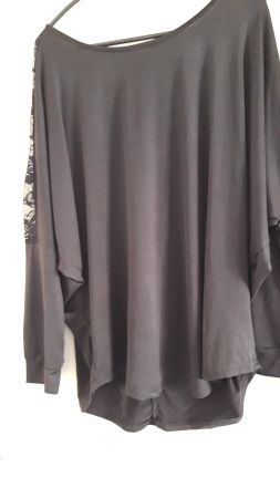 T'shirt noir dentelle dos, élégant et tendance