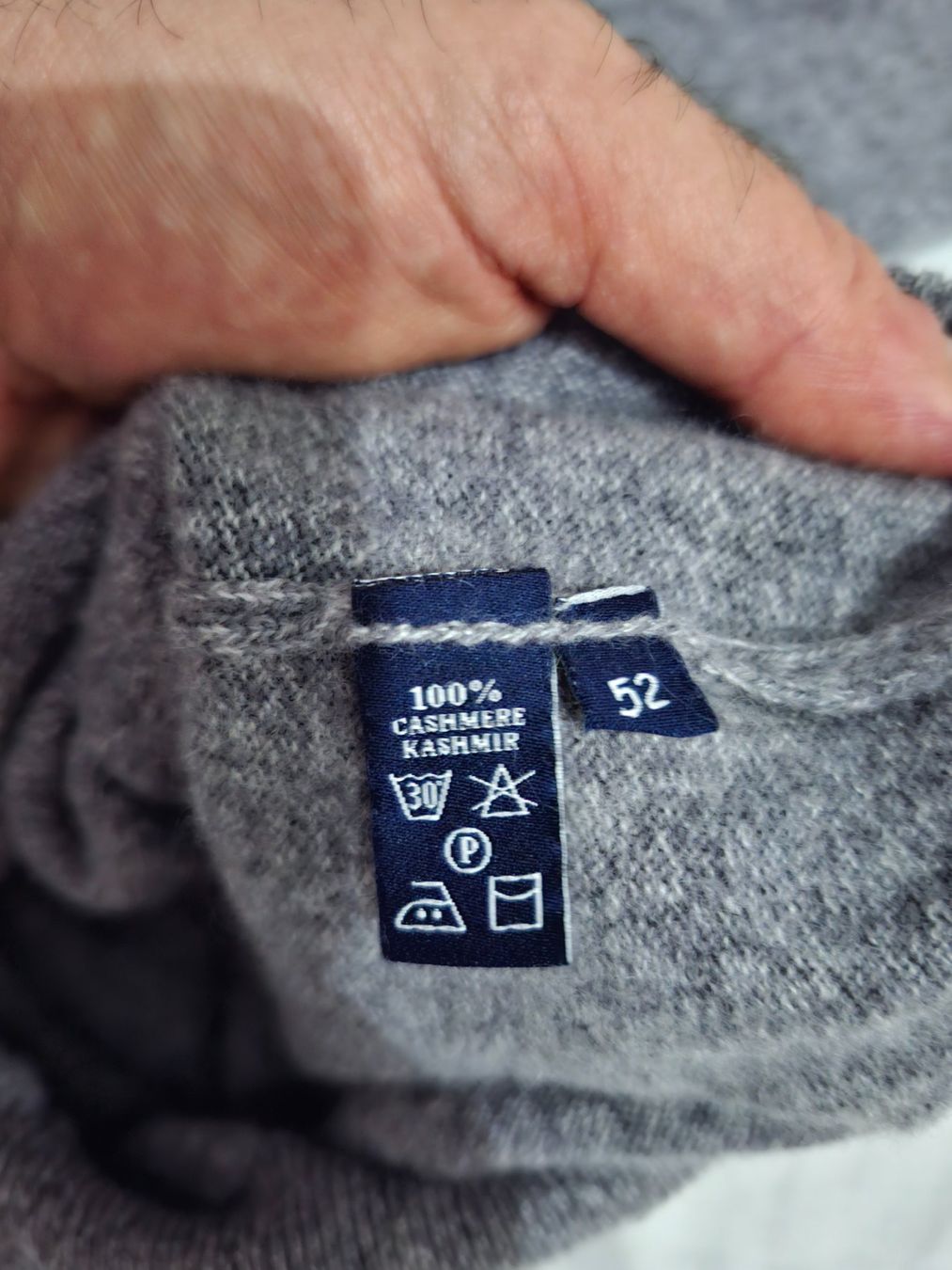 Pullover & Sweatshirts: Fedeli Pullover 52 XL 100% Kaschmir Melange TOP - Neuwertig – Neu (gemäss Beschreibung) aus Walenstadt von ELNINOMARAVILLA 1