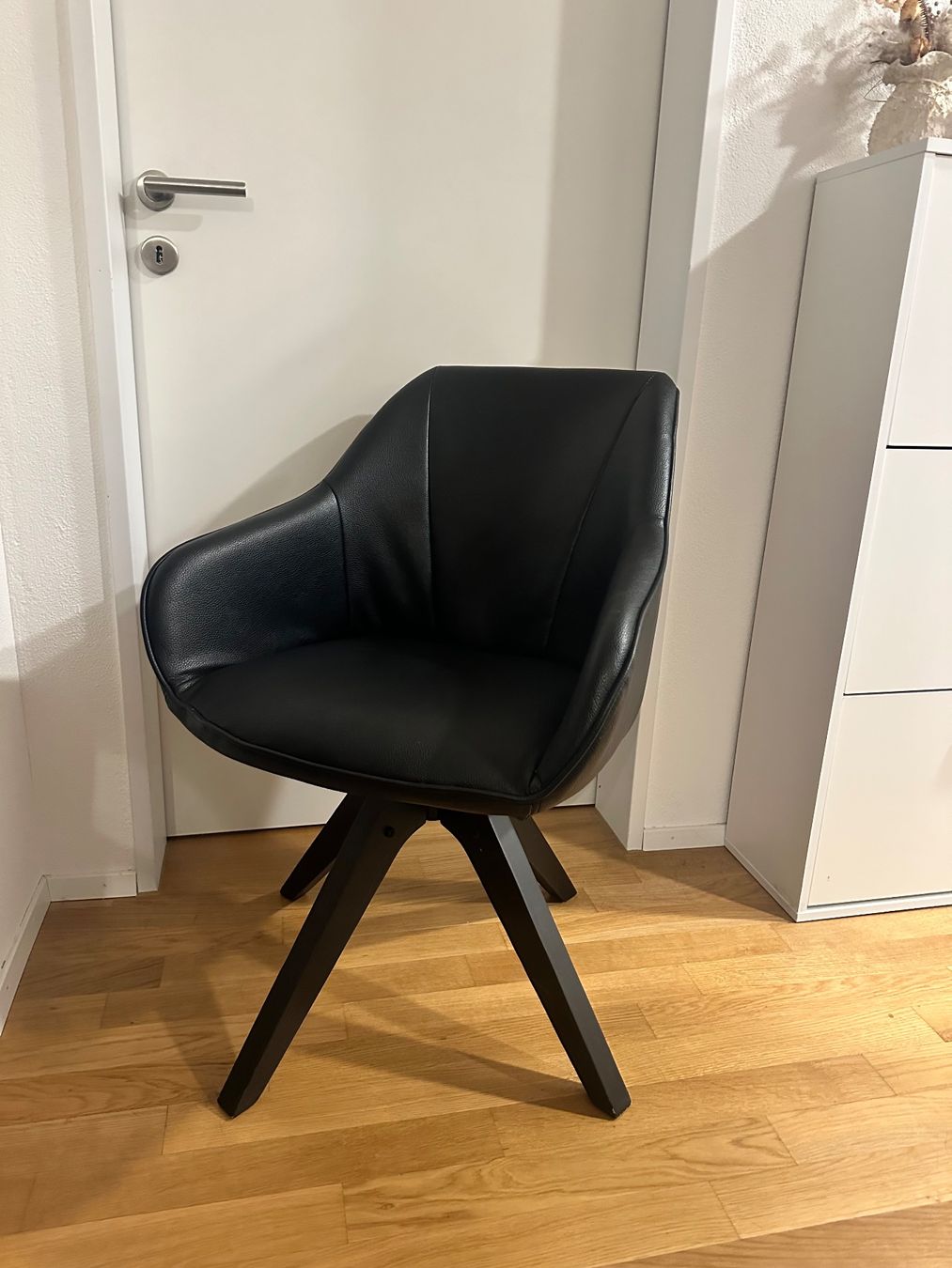 Stühle: 4x Wohnzimmer Stühle 360 Grad – Gebraucht aus Glattbrugg von mas_9cmv