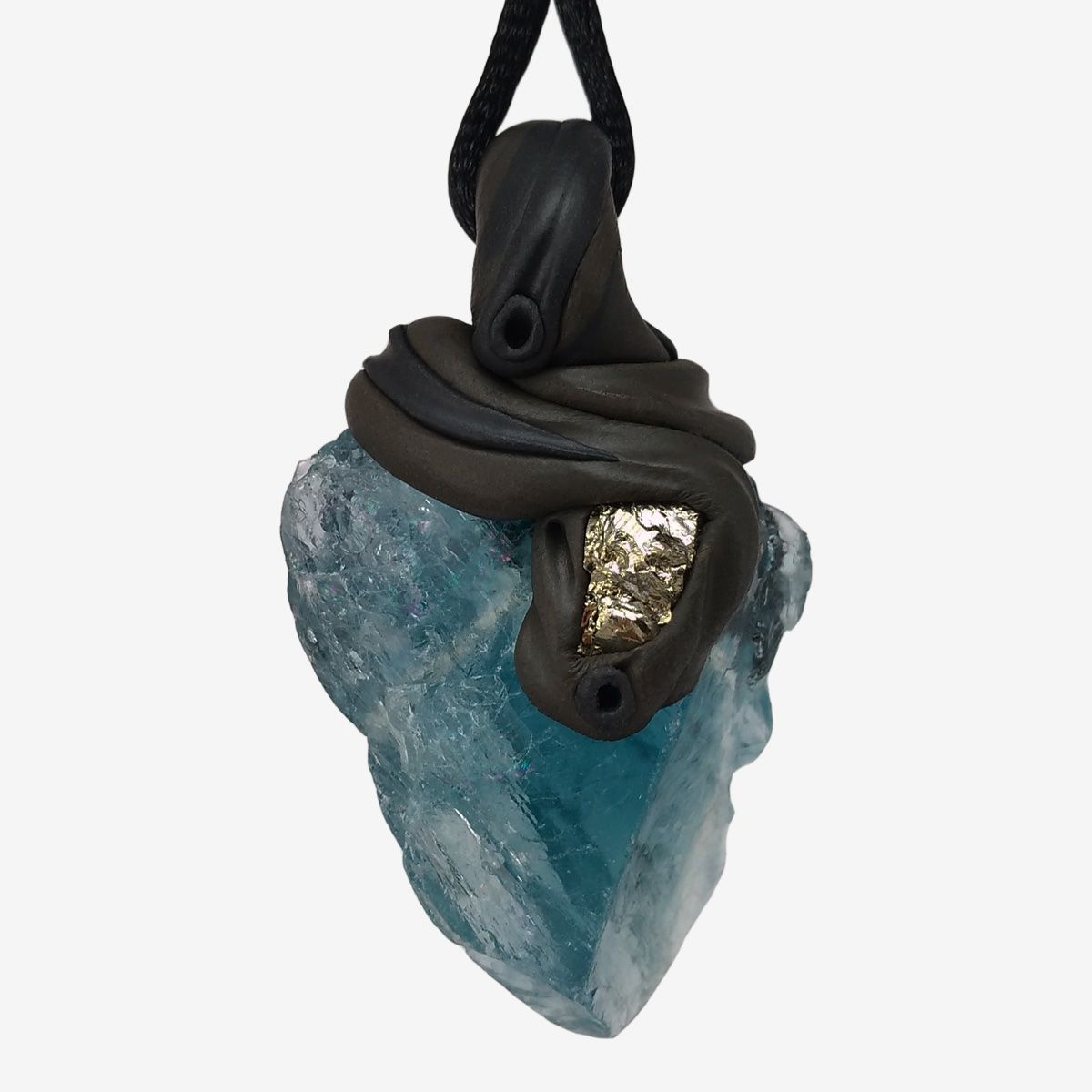 Minerali & Pietre curative: Blauer roher Fluorit Steinanhänger mit eingefasstem Pyrit – Nuovo e nell'imballaggio originale da Meilen venduto da Kaleidoskopia