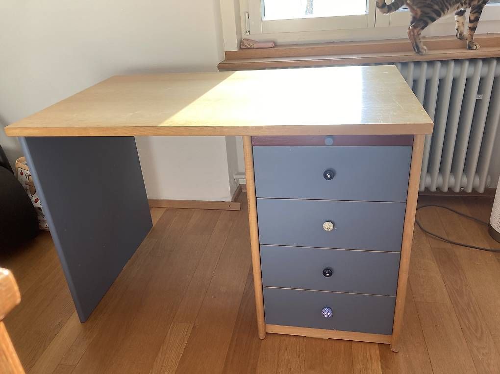 Schreibtische: Schreibtisch / Büroschreibtisch  – Gebraucht aus Solothurn von Marla30 2