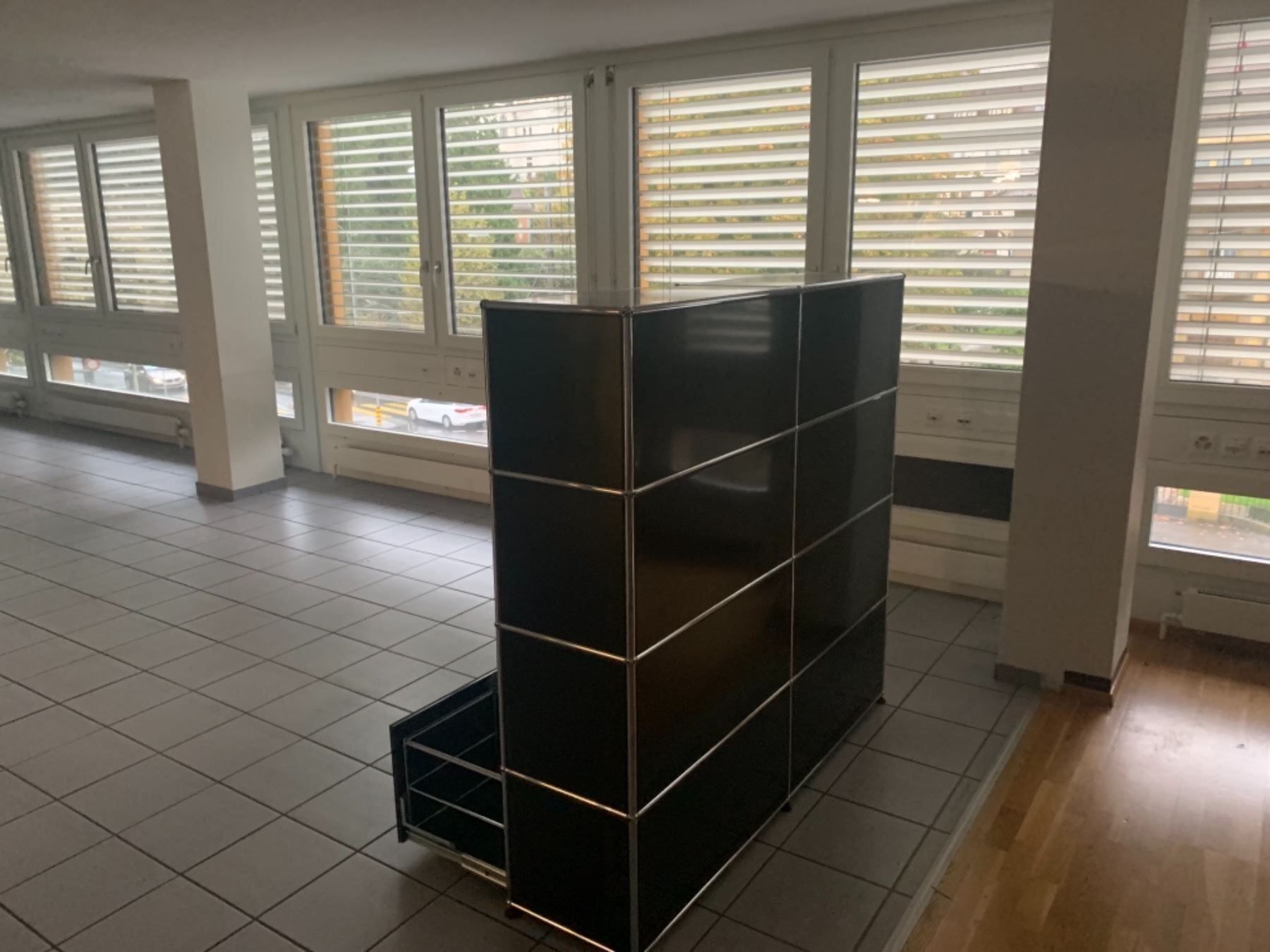 USM Scaffali: USM Highboard Black Lieferung Gratis – Usato da Thun venduto da Thuno6 3