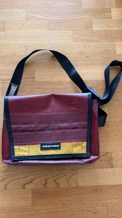 Tasche FREITAG bordeaux gelb guter Zustand