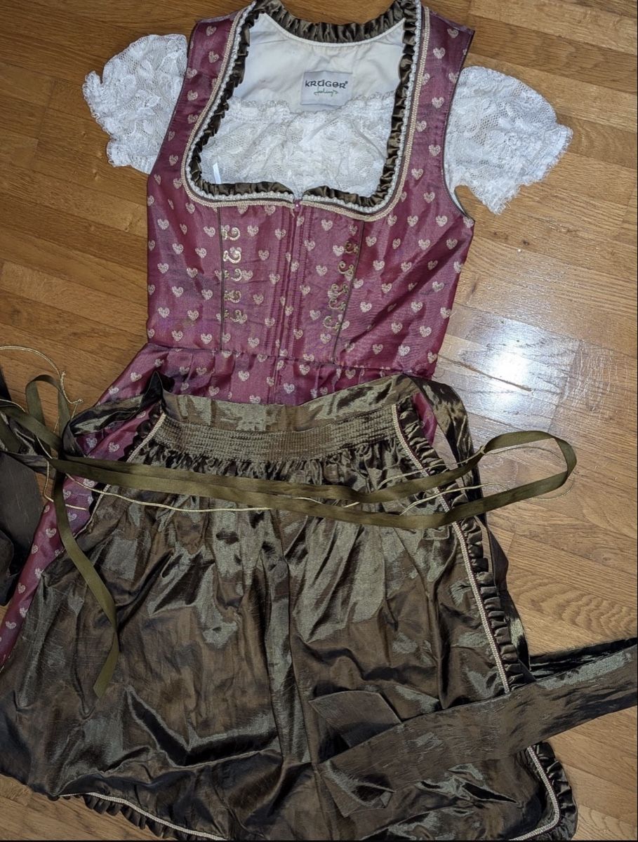 Krüger Kleider: Dirndl von Krüger – Gebraucht aus Oberuzwil von Schuhe140