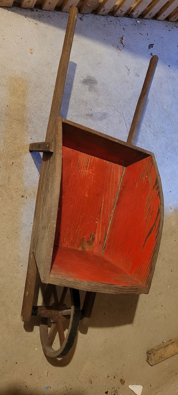 Brouettes: Schubkarre aus Holz – D'occasion à Wahlen b. Laufen par Schneewytli 3