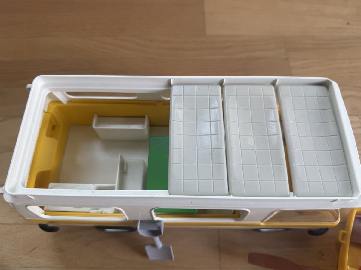 Playmobil Giocattoli: Playmobil 70er Jahre Camper – Usato da Ürikon venduto da licerutti 4