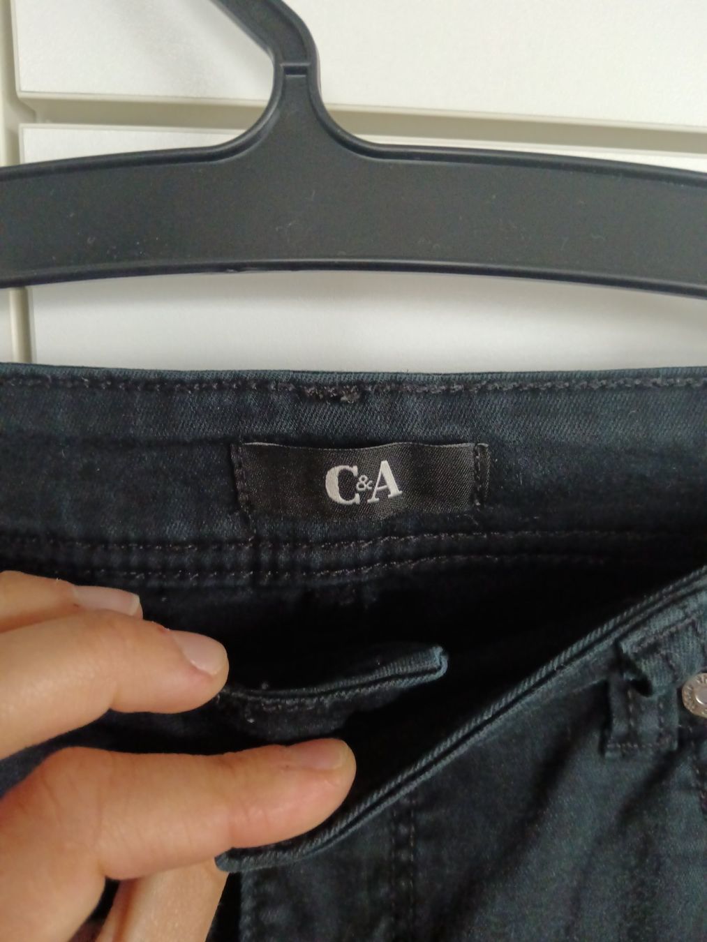 C&A Pantaloni: Schwarze Hose, 7/8  Länge, Grösse 40 – Usato da Wauwil venduto da kai_v59l 2