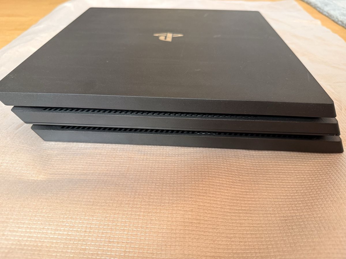 Sony Console: Sony PS4 Pro - 1 TB – Usato da Flaach venduto da SergeantKoebi 6