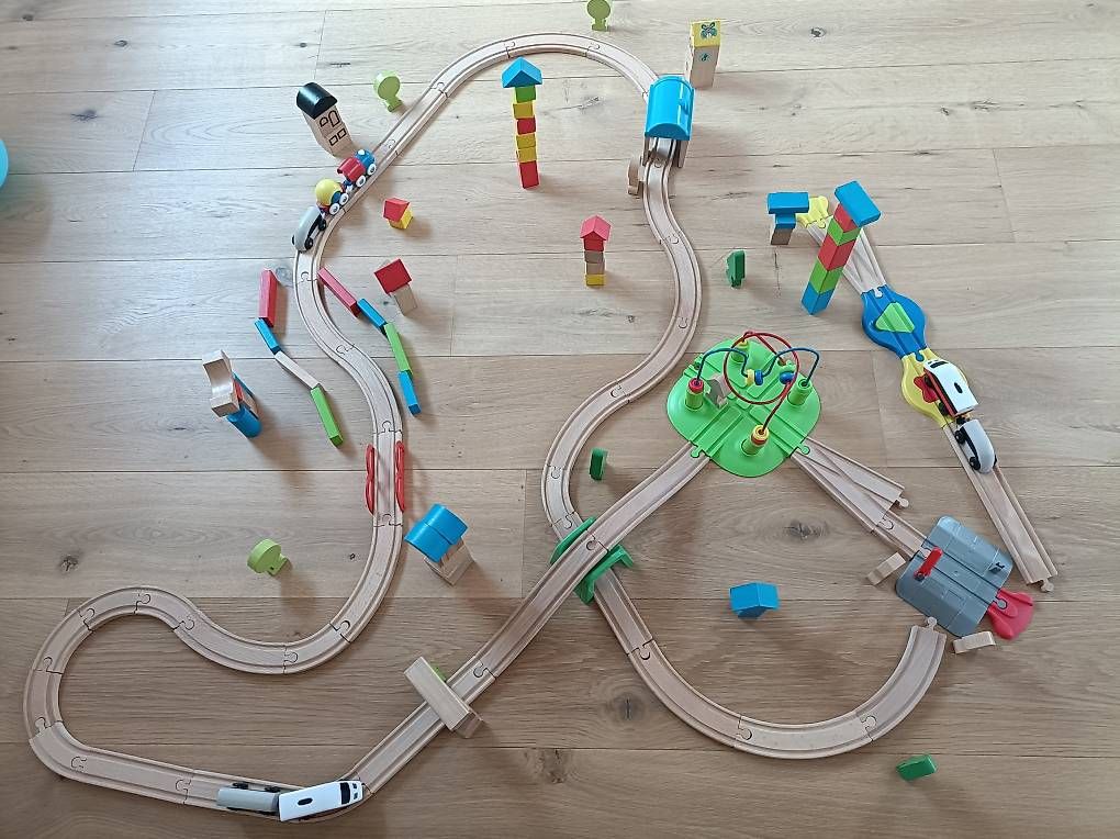 Holzartikel: Holz-Eisenbahn-Spielset – Gebraucht aus Niederbipp von stockweel