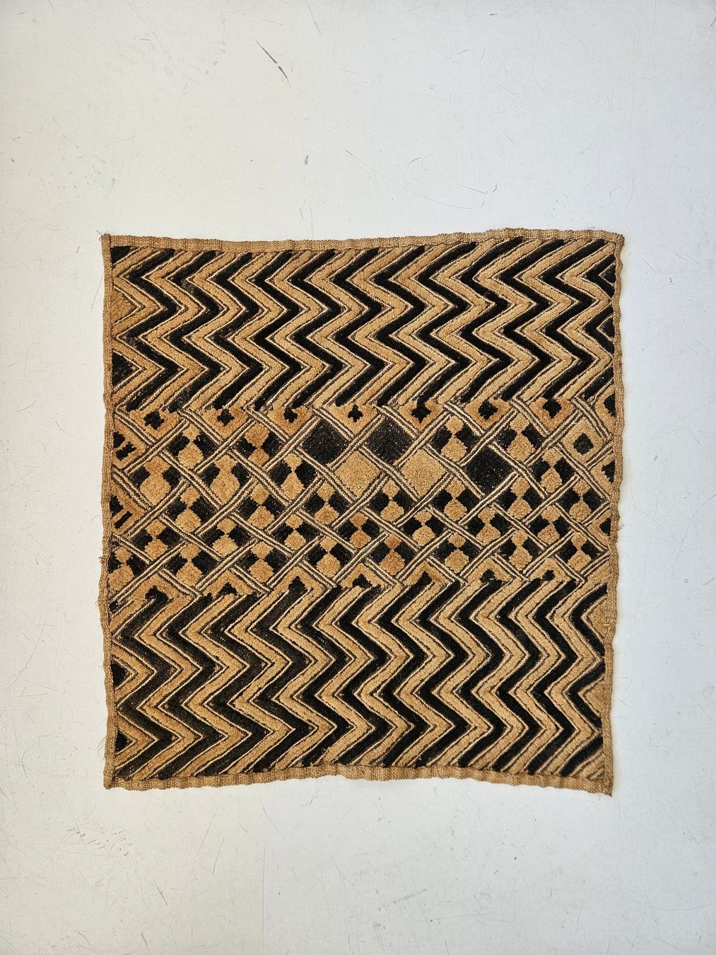 Tissus: Raphia-Plüschgewebe, "Velours du Kasaï", Afrikanische Kunst – D'occasion à Basel par MatthiDo