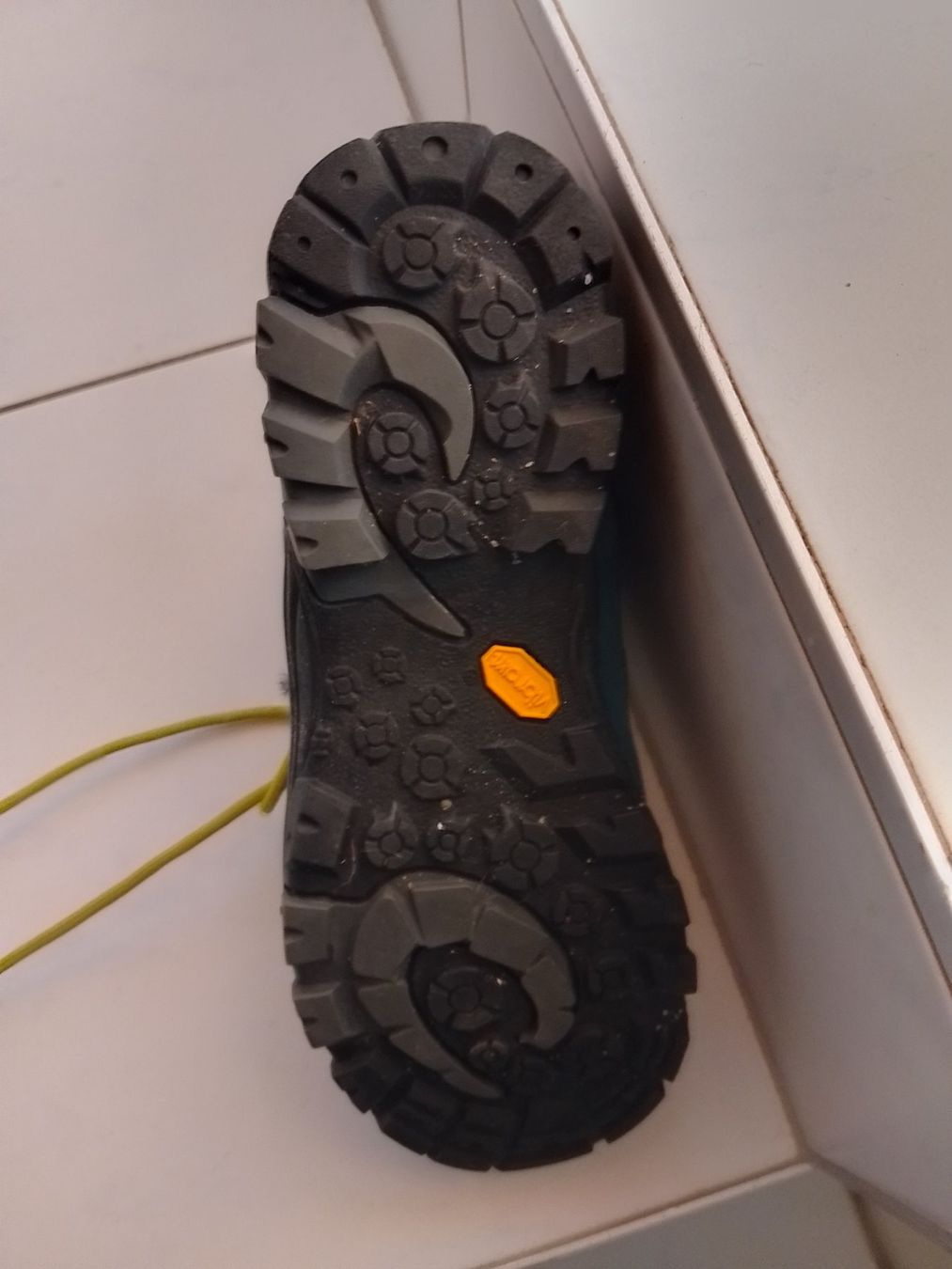 Vibram Scarpe da donna: Wanderschuhe Outdoor Schuhe gr 38 – Usato da Savigny venduto da merlot21 1