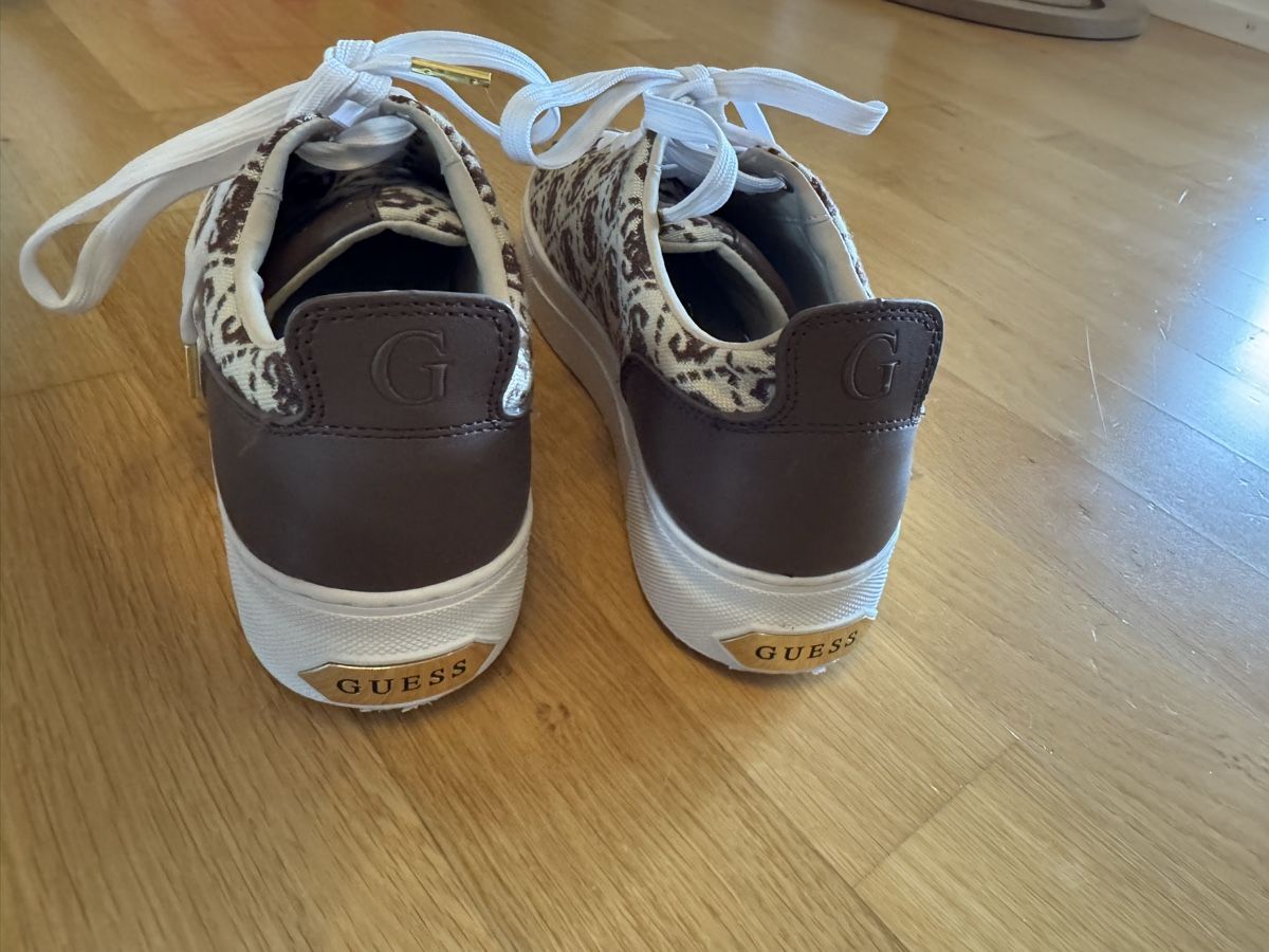 Guess Scarpe da donna: Guess Damen Sneaker, Grösse 39, neuwertig. – Nuovo e nell'imballaggio originale da Münchwilen AG venduto da mrs_sasi 2