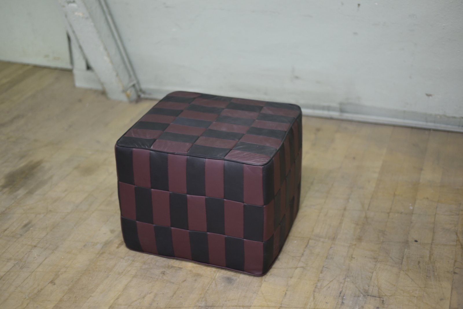 Hocker: Designer Patchwork Hocker aus Leder – Gebraucht aus Lichtensteig von UsedINStore 1