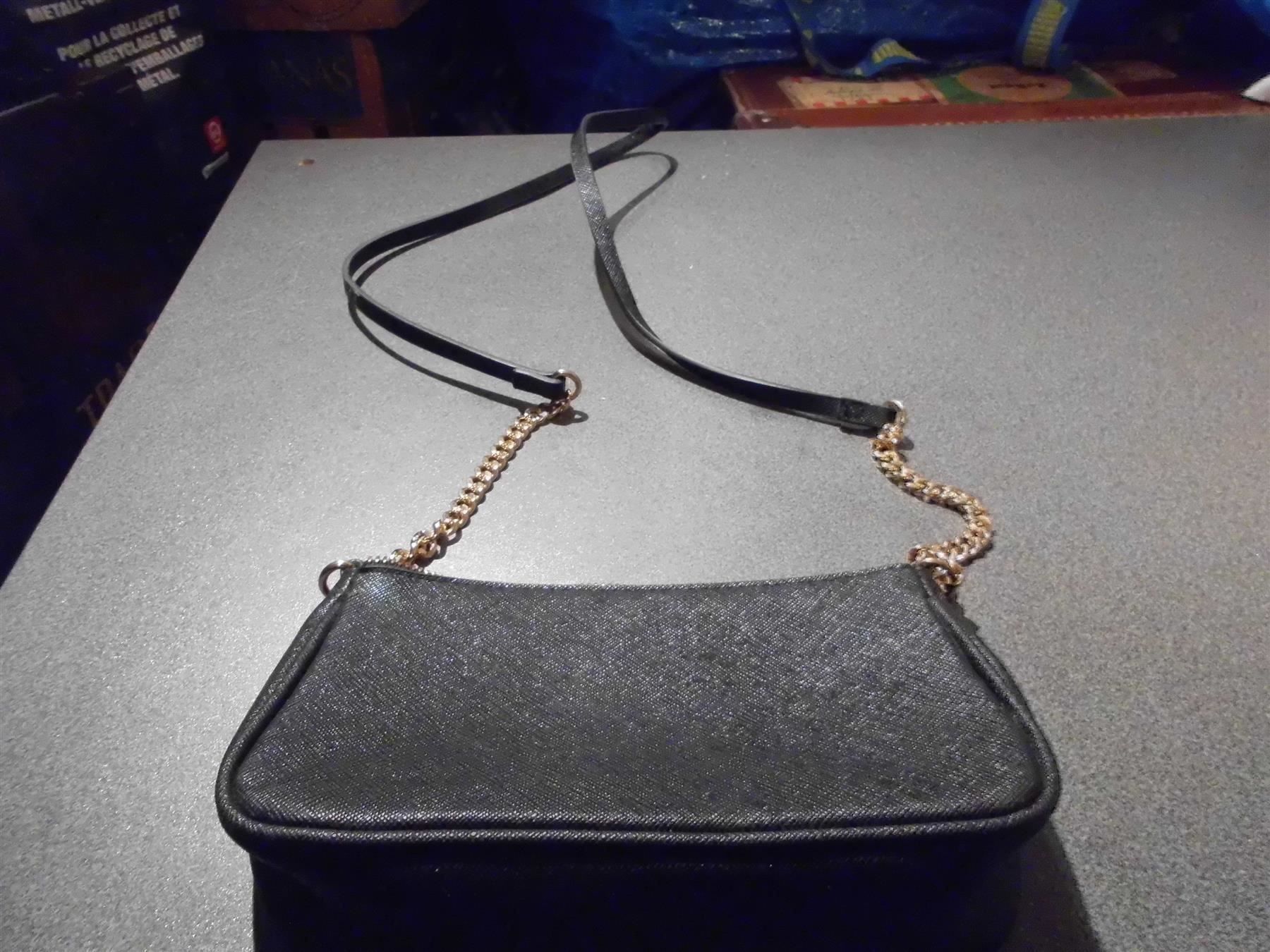 H&M Sacs femmes: Tasche H&M, schwarz, klein – D'occasion à Zürich par Motzkuh