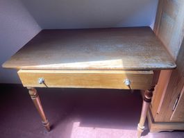 Antiker Tisch mit Stabellenstuhl / Top Zustand