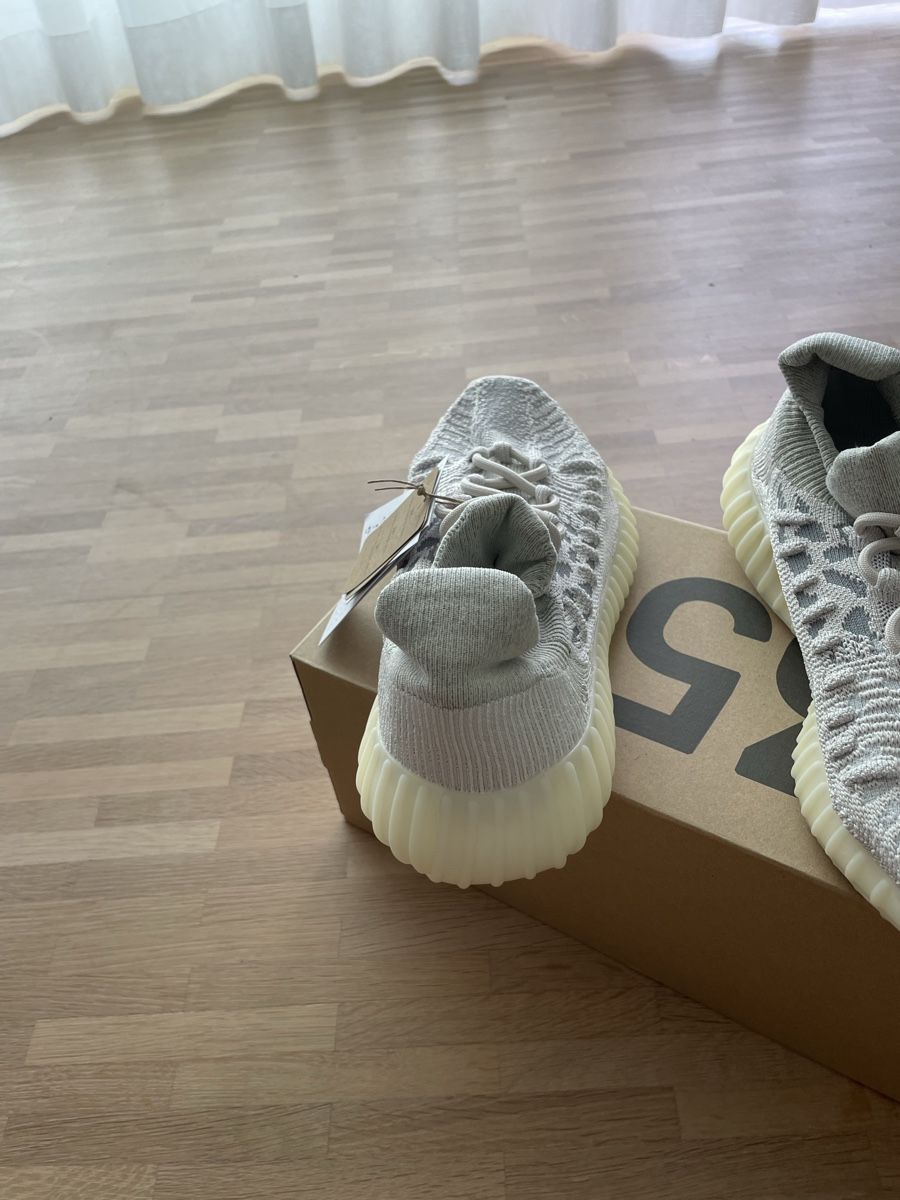 Herrenschuhe: Adidas Yeezy Boost 350 V2 - Size 9 UK – Neu und originalverpackt aus Zug von Zuger1987 2