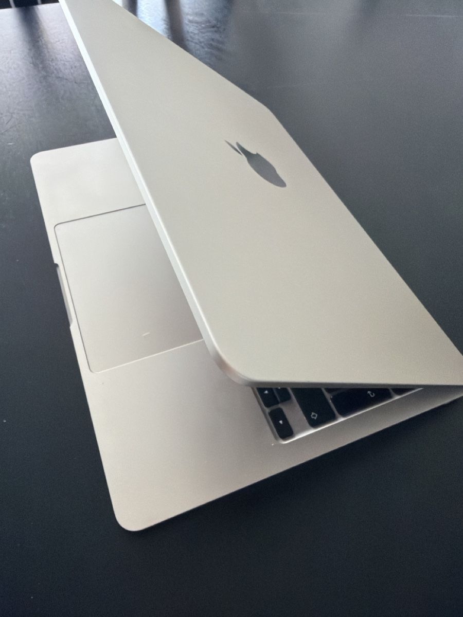 Apple Notebook: MacBook Air model A3240 – Usato da Zürich venduto da nic_29sy 1