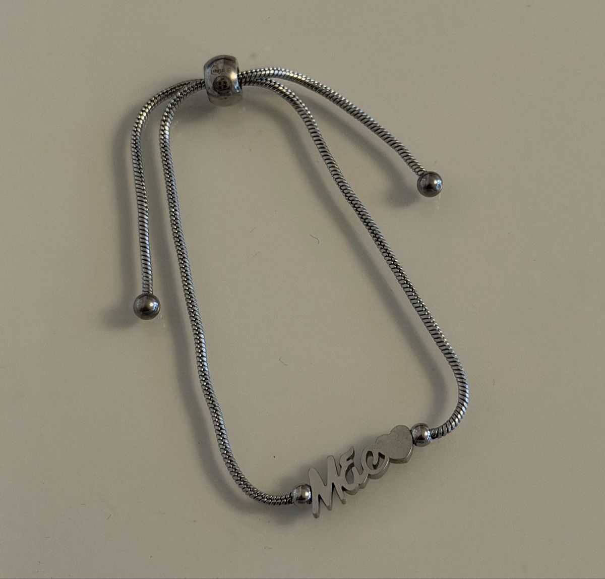 Armbänder & -reifen: Muttertagsarmband Mama  – Neu und originalverpackt aus Au ZH von FMRF