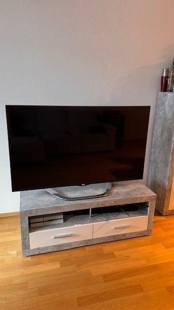 Mobili TV: TV Möbel / Lowboard / weiss-grau – Usato da Muhen venduto da feelfree93