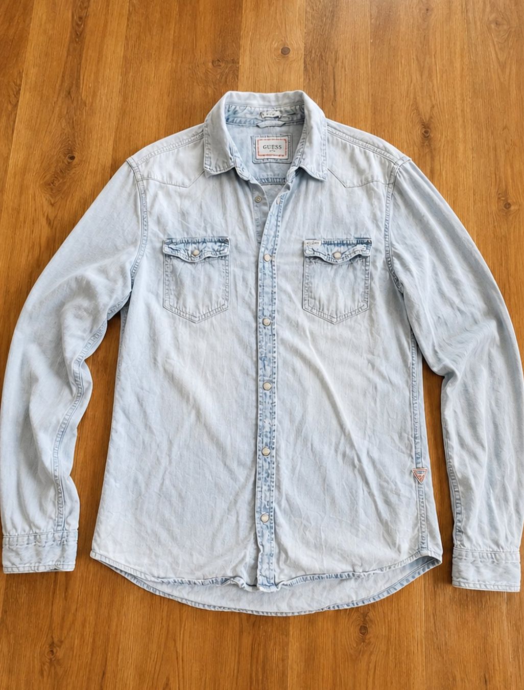 Guess Camicie: Guess Jeanshemd Hellblau, Gr. M, Slim Fit – Usato da Liestal venduto da Skunk02 1