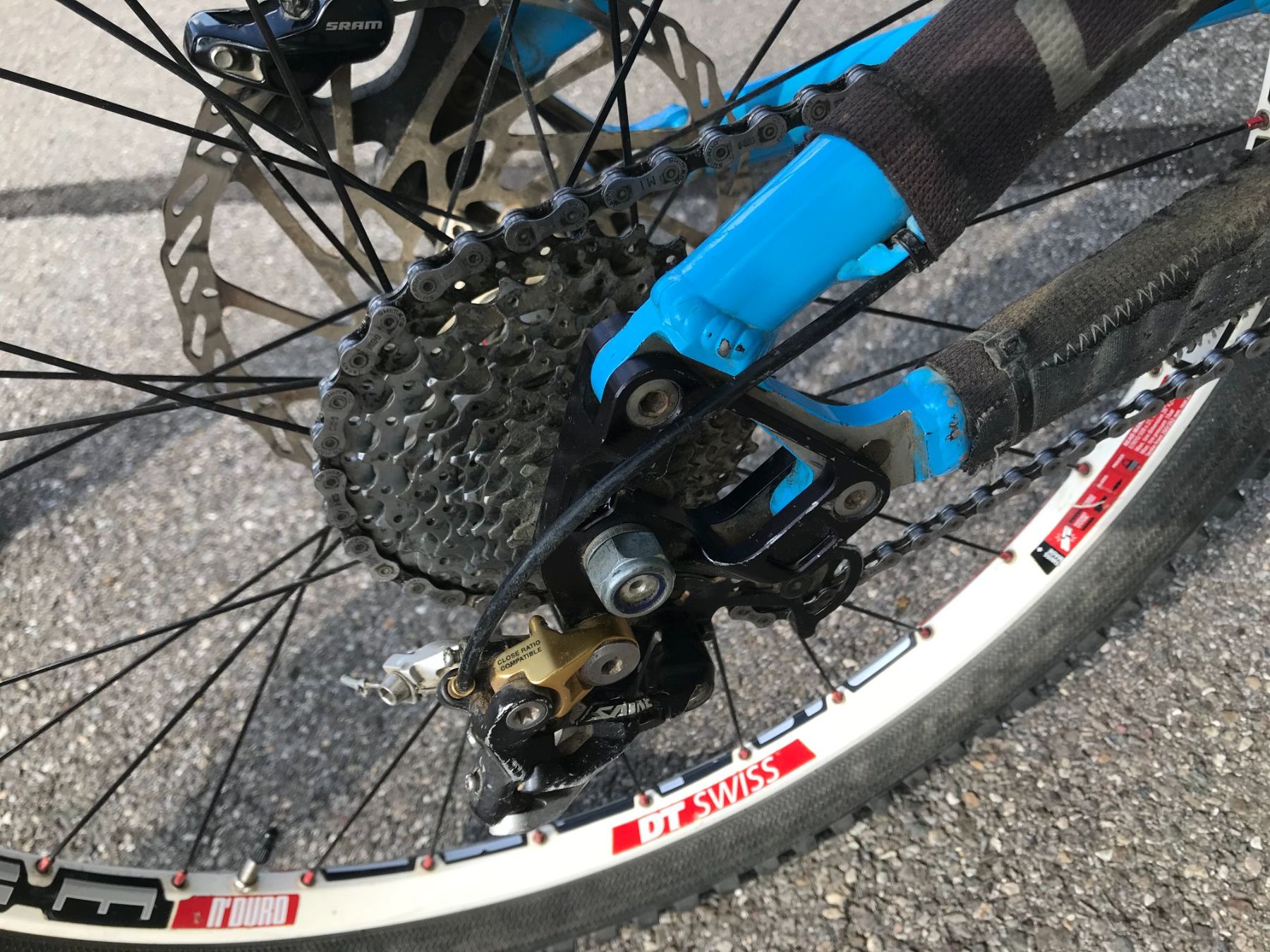 Velos: Intense M9 Downhill Bike mit Luftfederung – Gebraucht aus Baden von Gingergila 3