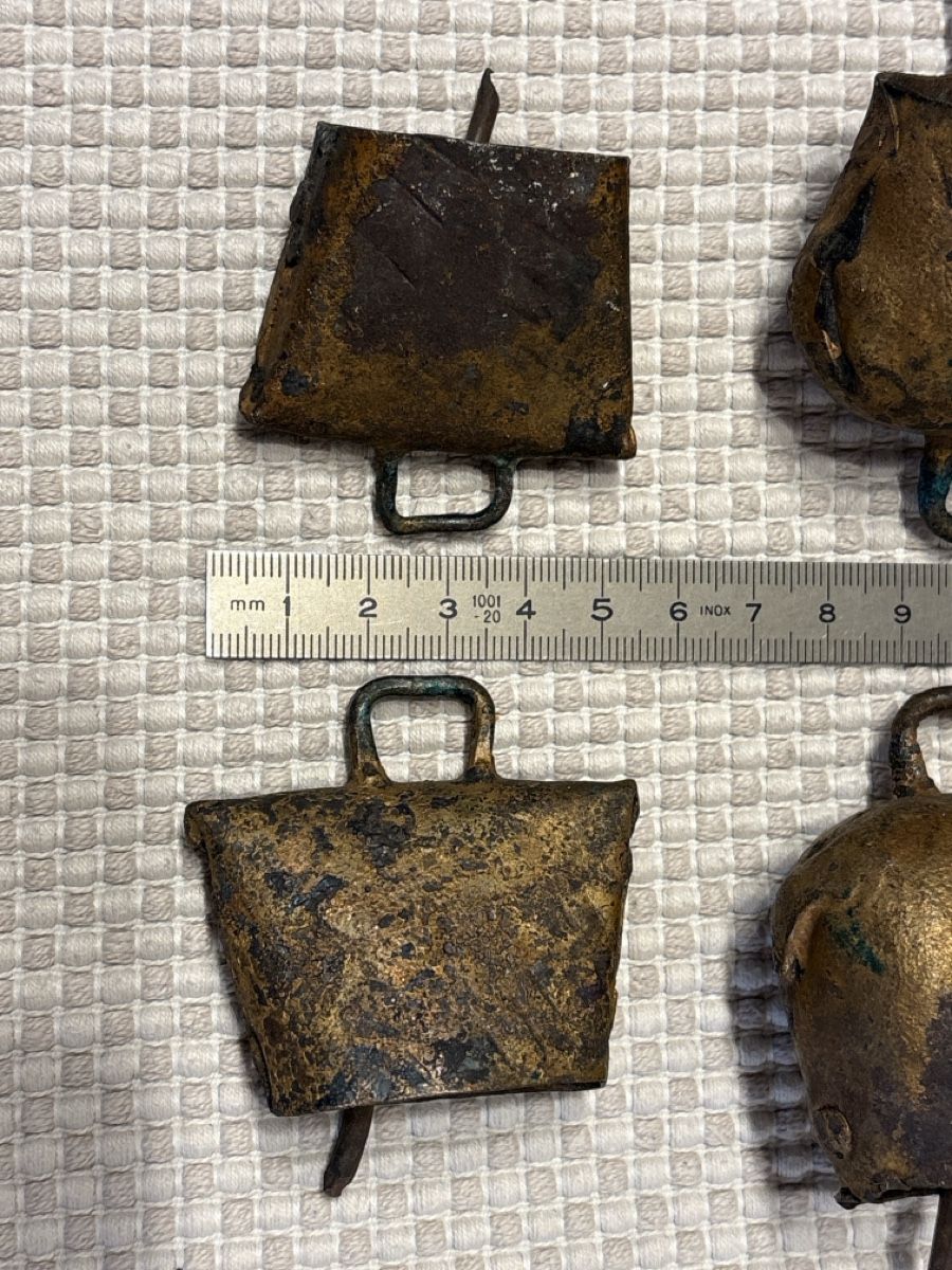 Campanacci mucche: 6 Metall Glocken / Haldarbeit – Usato da Rümlang venduto da SchumBru10 1