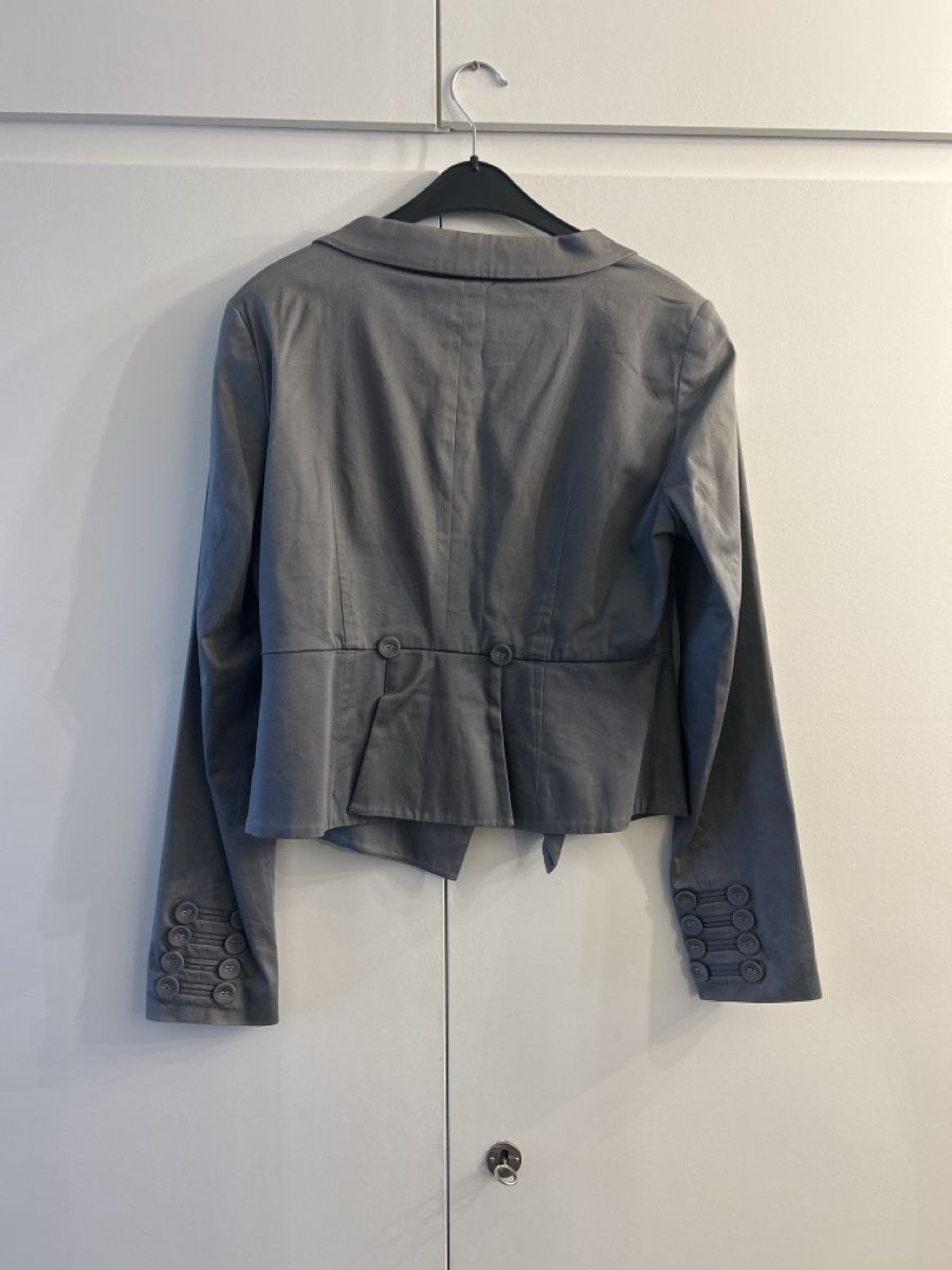 Vero Moda Vestes: Grey GOSHA Cropped Blazer Jacket – D'occasion à Marly par redinaber 2
