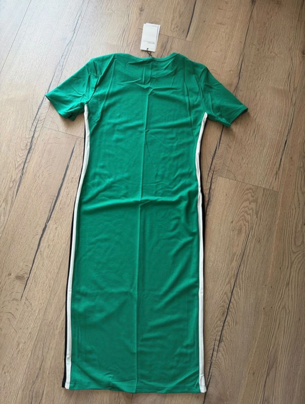 Bershka Vestiti: Kleid Bershka Grösse M Neu – Nuovo (secondo la descrizione) da Rottenschwil venduto da paw_8rdy 1