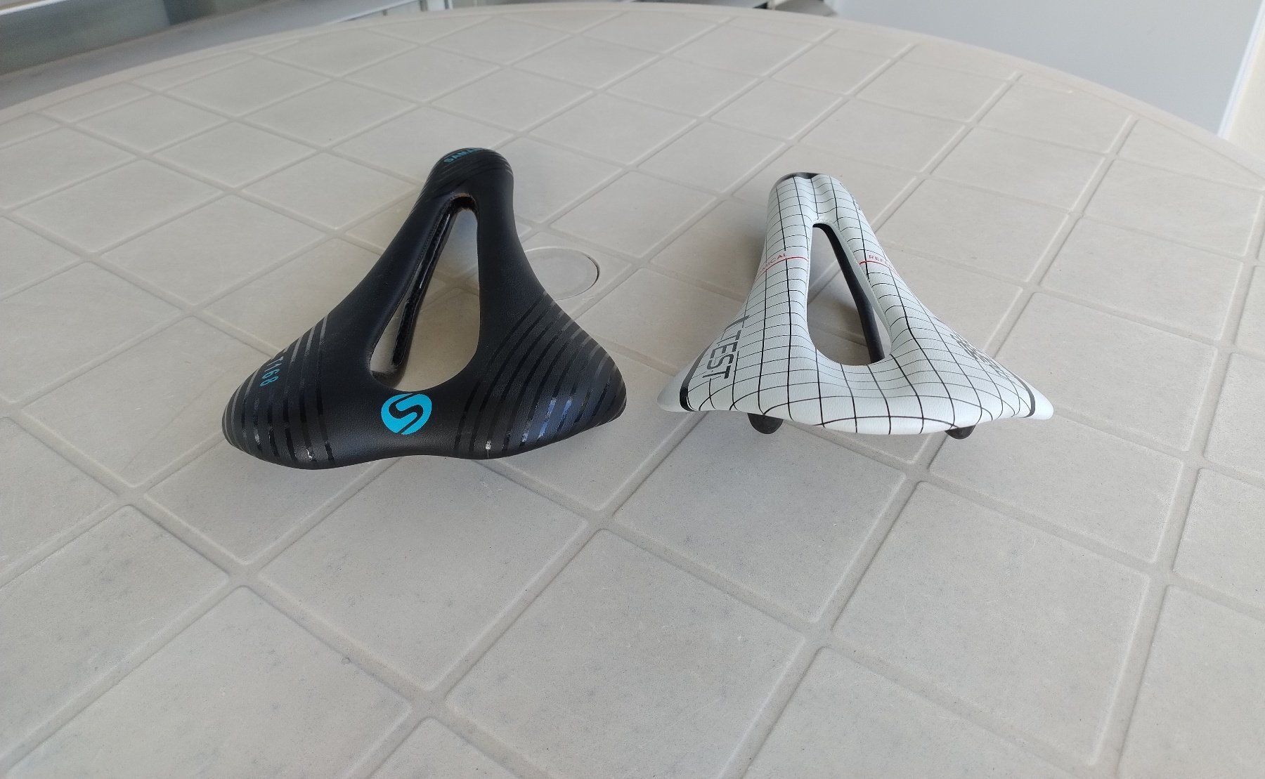 Pezzi di ricambio: 2 Carbon-Sattel, Rennrad-MTB – Nuovo (secondo la descrizione) da Effretikon venduto da VanPersie 2