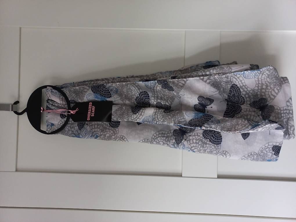 Foulard & Sciarpe: NEU: Schal One Size – Nuovo e nell'imballaggio originale da Niederuzwil venduto da rah_b67d