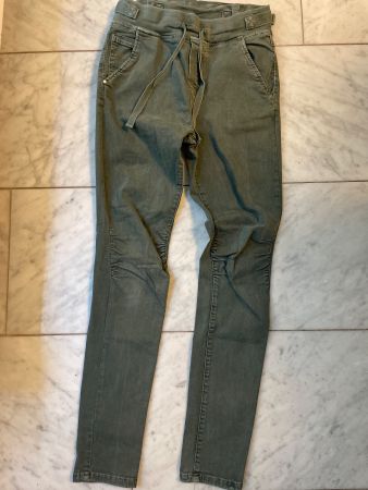 italienische Jeans graugrün elastischer Bund Gr.M