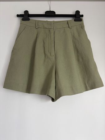 Shorts von Zara in grün Grösse S mit passender Weste