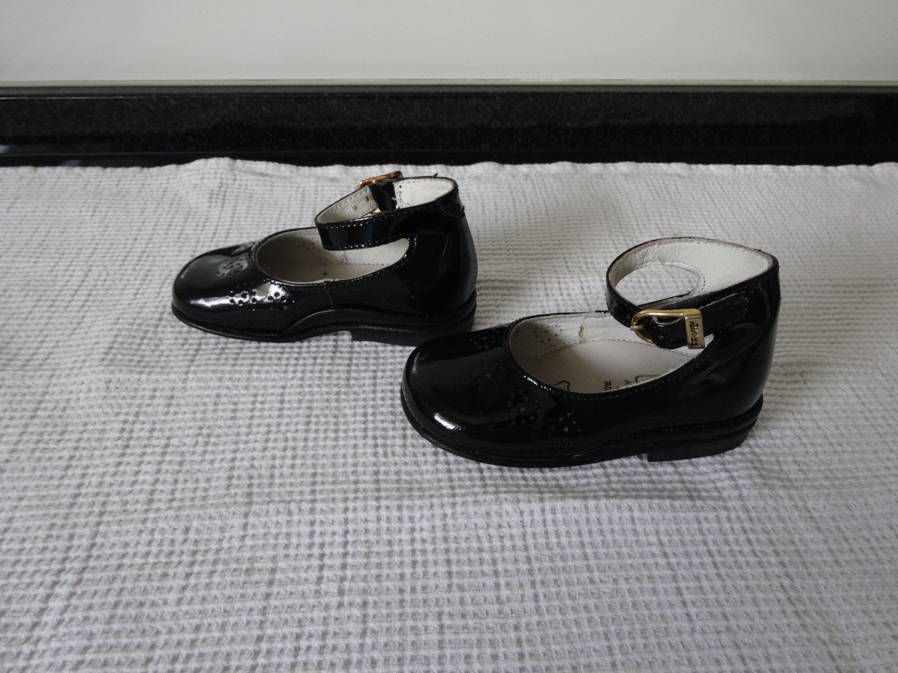 Scarpe per ragazzi: Schwarze Lack Kinderschuhe Primigi Gr 20 – Usato da Neerach venduto da jenny062 1
