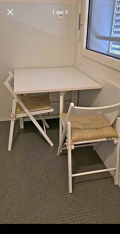 Set di tavolo e panche: Table cuisine depliable + 2 chaises – Usato da Renens VD venduto da ave_298s