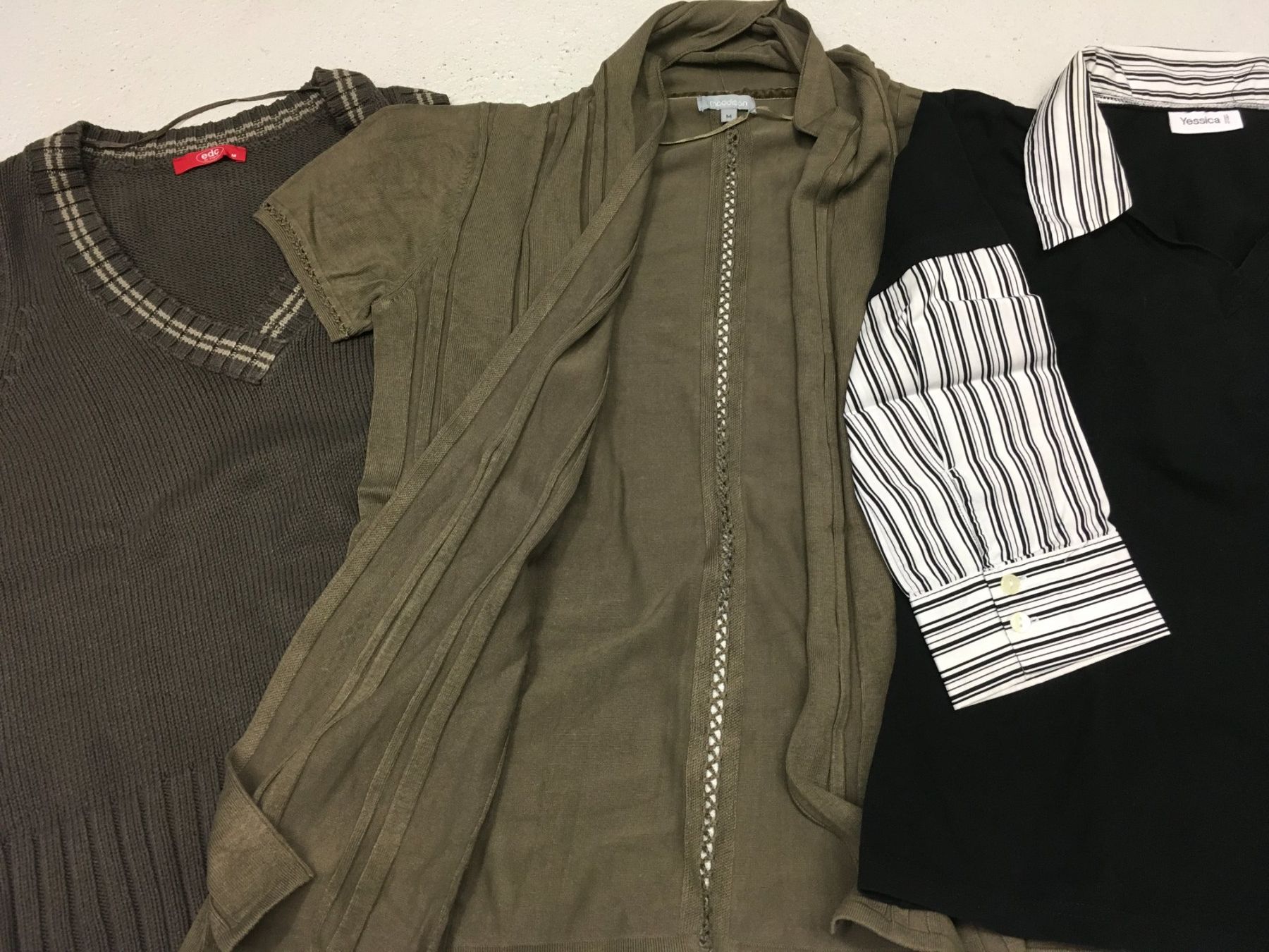 Lotti di vestiti: 3er Damenoberteile-Set Gr. M – Usato da Waltenschwil venduto da MeKo8 1