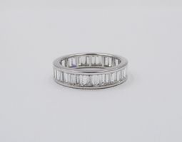 ALLIANCE RING MIT BAGUETTE DIAMANTEN IN 750 WEISSGOLD