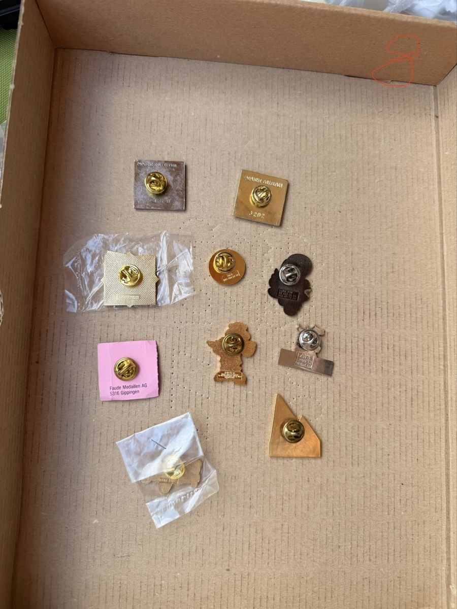 Placchette & Badge: Pin Set 8 - 10 Stück – Usato da st. gallen venduto da nerio450 1